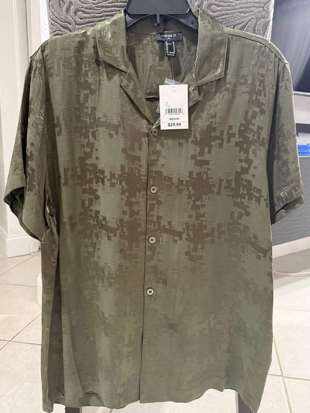 Forever 21 Olive Green Short Sleeve Button-Up Shirt with Subtle Jacquard